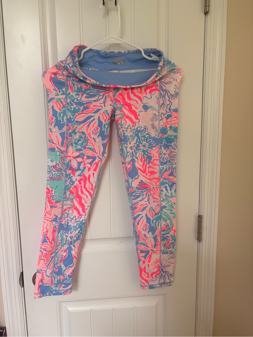 Lilly Pulitzer Luxletic Weekender High RiseCrop-Midi Leggings kaleidoscope coral